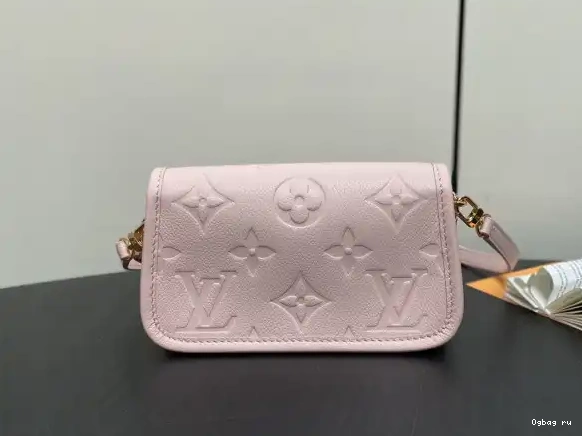 VUITTON Diane-19*10.5*6 Nano LOUIS CM 0701